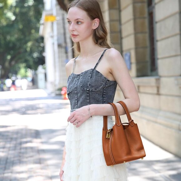 Elegant Women's Leather Bucket Bag - Versatile Travel Purse with Lock Closure - Picture 7 of 7